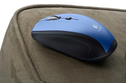 Logitech M515 para navegar cómodamente en el sofá.