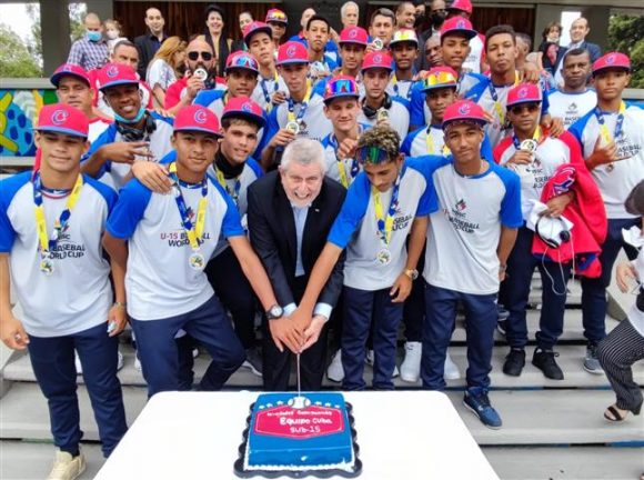 Calurosa despedida en México a equipo cubano de béisbol Sub-15