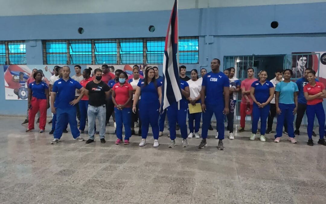 Abanderado equipo juvenil cubano de pesas a Campeonato Panamericano