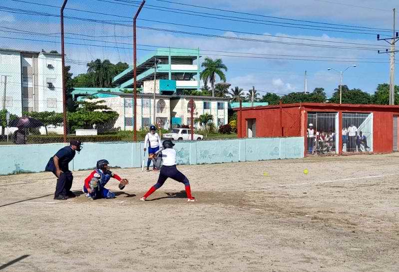Holguín acaricia el boleto a la primera división del softbol femenino cubano