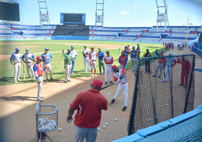 El béisbol cubano demuestra su talento en histórico tryout