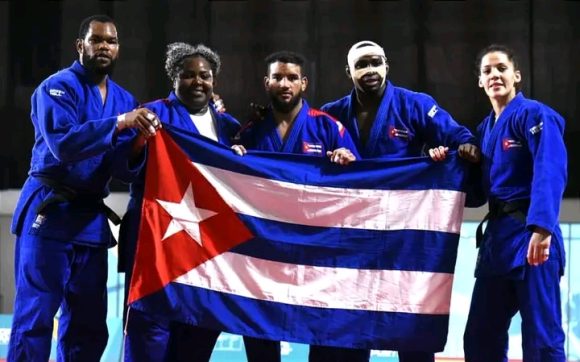 Judo cubano con una división menos gana el por equipos de Santiago