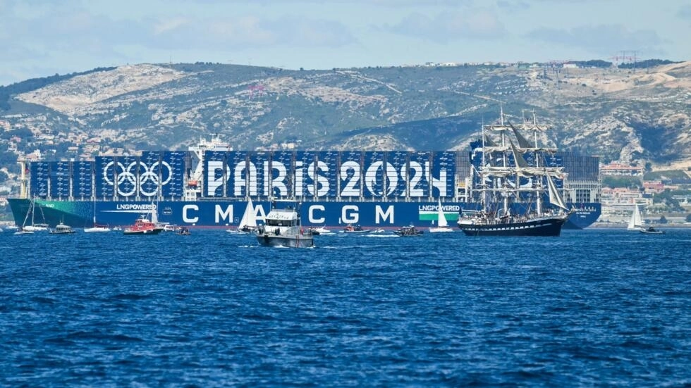 Francia recibe la llama olímpica: Un millar de barcos escoltan su llegada a Marsella